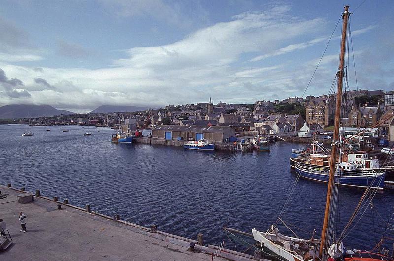 WT 3100 364-04 UK-3 1992 Stromness Orkneys.jpg